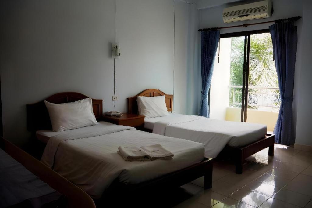 Ritzy House Hotel Chumphon Exterior foto
