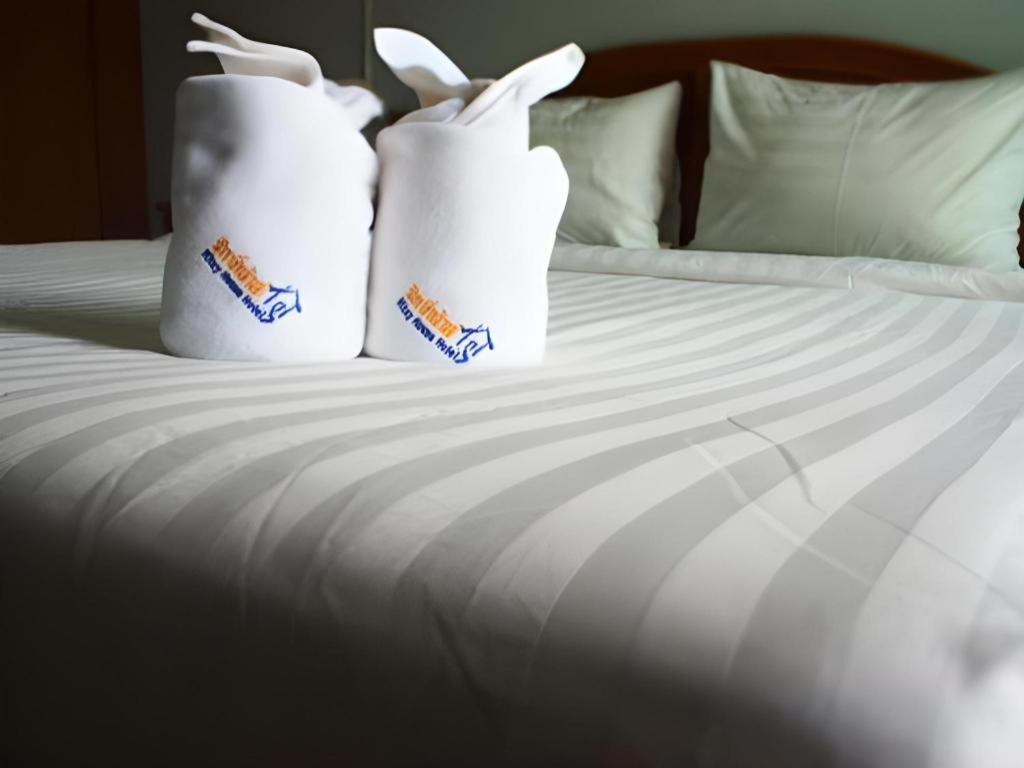 Ritzy House Hotel Chumphon Exterior foto