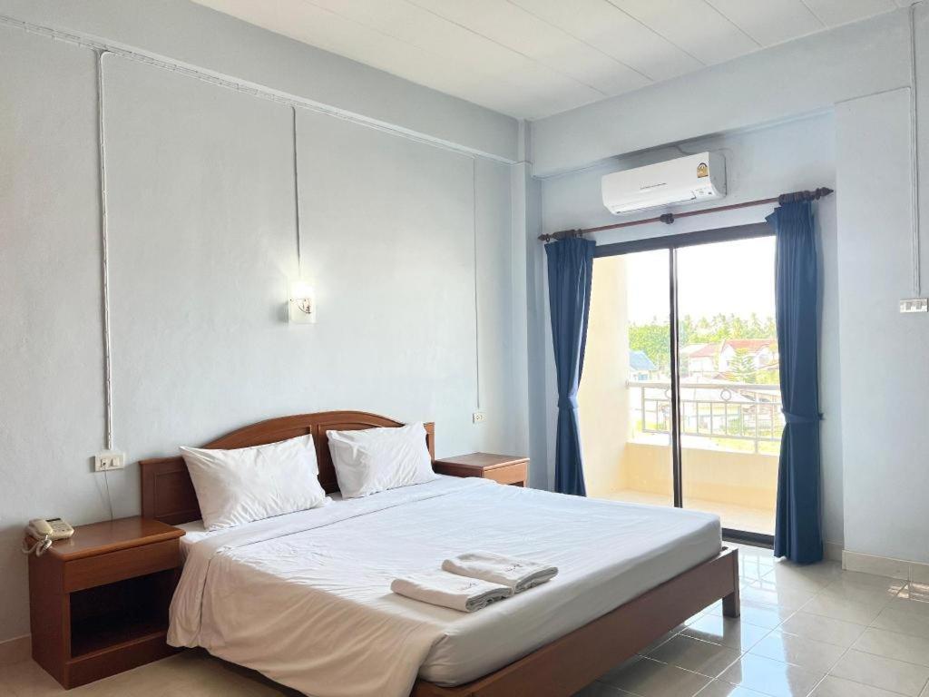 Ritzy House Hotel Chumphon Exterior foto